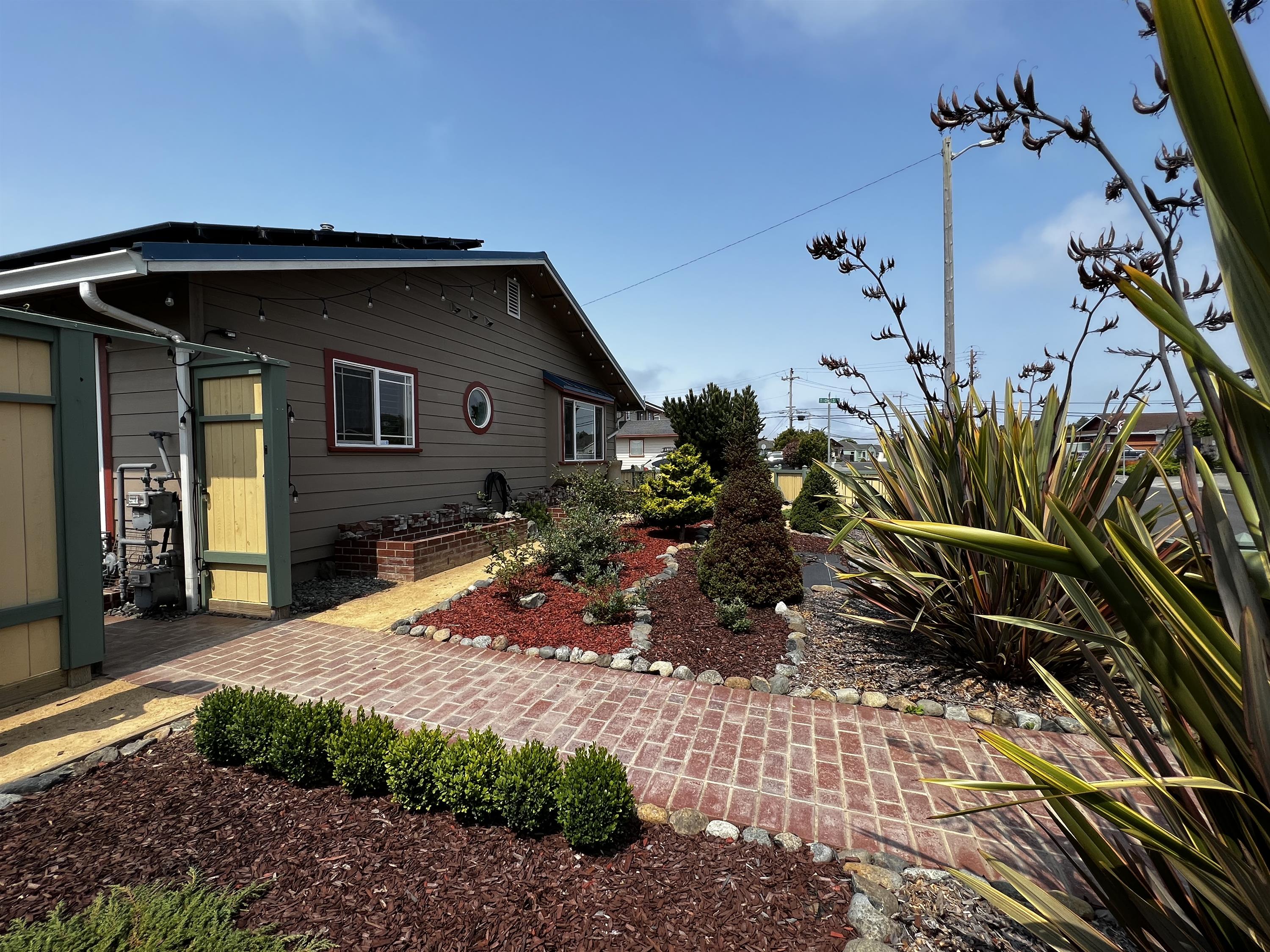 1109 Thomas Street