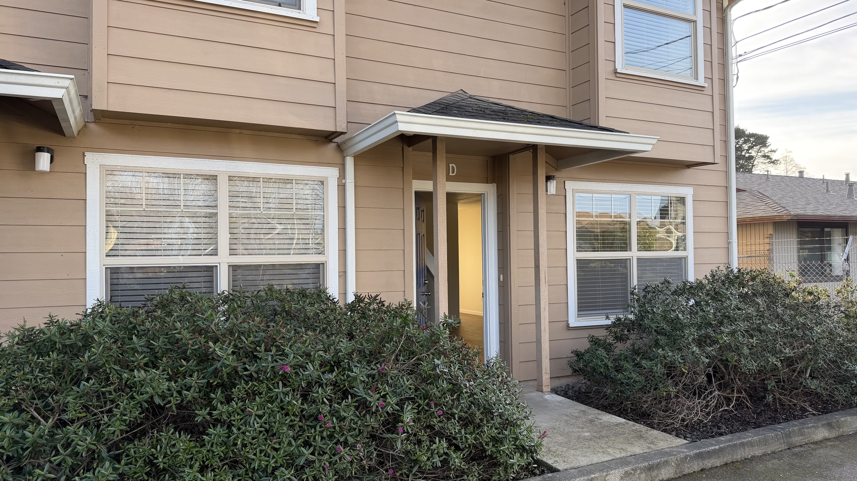 1598 Railroad Ave. - D