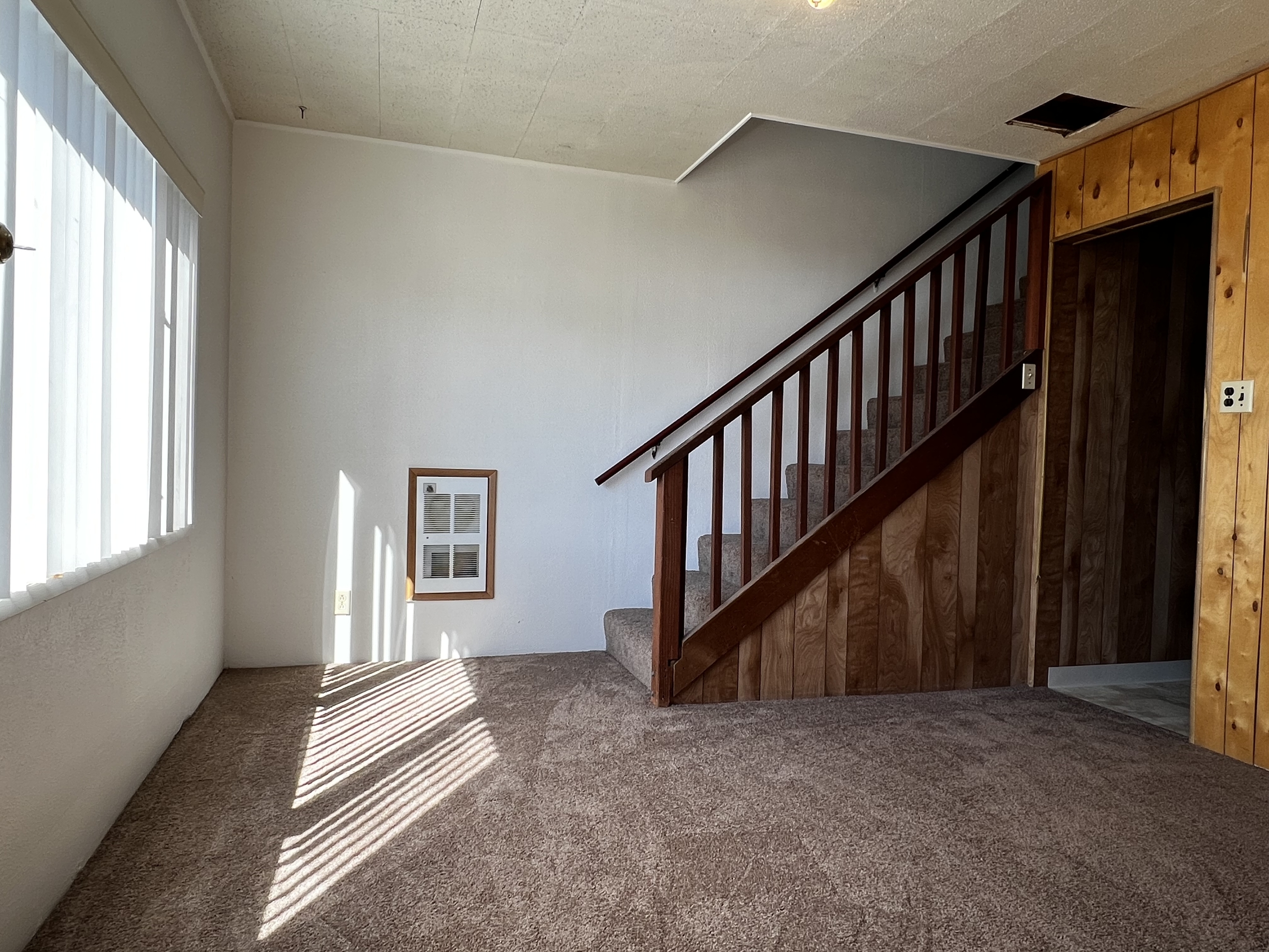 1120 Villa Way A - B