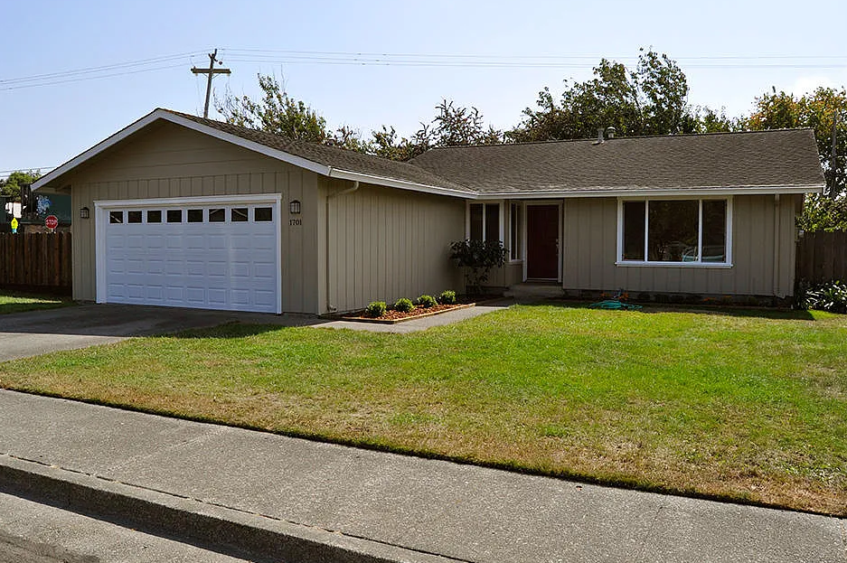 1701 Antoine Avenue